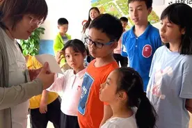 培养孩子的专注力，这个假期一起玩“舒尔特方格”图片