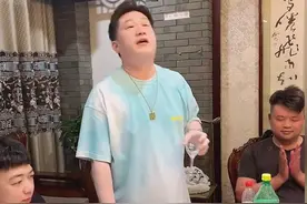 德云社酒蒙子张鹤伦，喝倒德云七队，孟鹤堂：他一端杯你们就跑图片