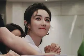 被盛赞的贾玲、被想念的薇娅，每一个“她”都在各自领域闪闪发光图片