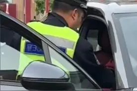 “谁敢让我倒车！我明天就让他下岗" 好狠的老太太，警方立马介入图片