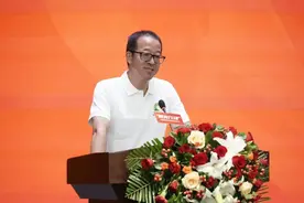 老俞闲话｜唯爱和热情不可辜负图片
