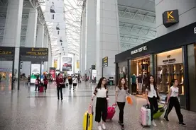 中国游客不出国，西方友邦惊诧：离开中国，全球旅游业损失1300亿图片
