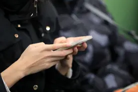 我国废旧手机存量超20亿部 每吨废旧手机可提炼约200克黄金图片
