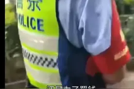交警躲起来查电动车，被路人怒斥是“土匪还是警察”，谁对谁错？图片