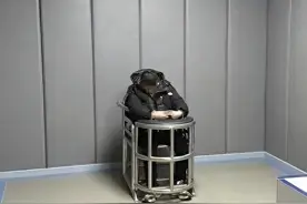 郑州警方通报“一小区深夜突发火灾”：19岁男子临时起意点火被抓图片