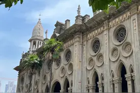 在武汉古德寺，花了20块，一个老爷爷用手机给我拍出了绝美气质照图片
