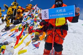180斤“胖哥”自述登顶珠峰经历：曾每天负重爬24楼锻炼，队友称他“能吃能睡”天赋异禀图片