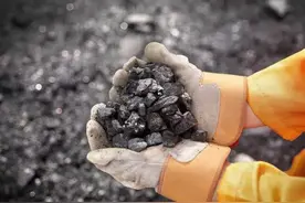 中国开始反击？国际铁矿石价格大跌，澳大利亚不淡定，求锤得锤图片