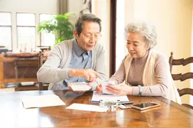 人老了，不在于走路，不在于喝水，年过60，请牢记5句长寿准则图片