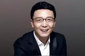 主持人路一鸣：娶校花学妹，45岁离开央视，如今开启了第二人生图片