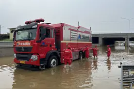 中国安能二局南昌救援基地紧急出动大功率“龙吸水”处置内涝险情图片