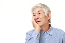 掉牙和寿命有关？60岁后，牙齿剩多少算正常，看看您达标了吗？图片