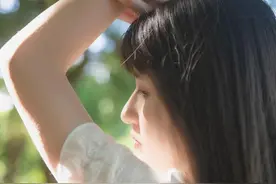 从十八岁等到二十八的男孩结婚了，我还是从同学的朋友圈才知道图片