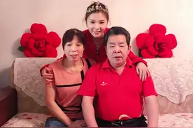奥运冠军何可欣大婚上热搜！曾与父母住地下室，丈夫离过婚有孩子图片