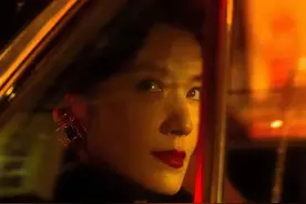 曾拍摄多部“三级片”，她比柳岩还性感，如今42岁依然美的像少女图片