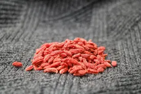 枸杞熏过硫磺吃进肚子伤害有多大？中药专家称硫磺枸杞可致慢性中毒图片