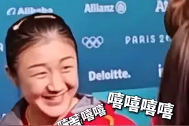 笑不活了！石川佳纯托陈梦送马龙徽章，网友：龙嫂要睡不着了！图片