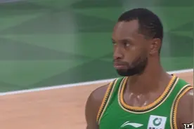CBA第一“恶人”！连场比赛踢到对手要害部位 球迷：滚出CBA图片
