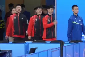 许昕樊振东周恺入场时全场球迷欢呼！上海队直落三局挺进全锦赛男团八强！图片