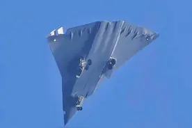 中国六代机成功首飞，五角大楼开始疯狂加班，要寄希望于特朗普图片