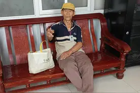 九旬老大爷乘公交迷路 石家庄好车长帮助找到家人图片
