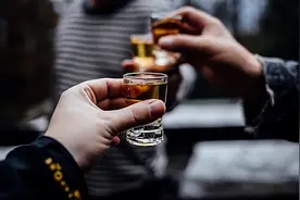 顿顿都喝点白酒的人，身体最后会怎样？研究告诉你答案图片