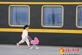 新疆铁路6月15日起实行第三季度列车运行图 乌鲁木齐至峨眉、西安间增开列车图片