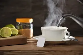 老祖宗留下的祛病强身法，一杯热水，八大好处图片