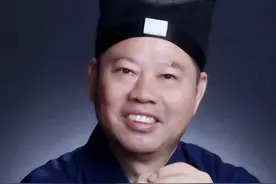 22岁留学生海外炫富被绑，牵出富甲一方的老爹，靠开道观年入上亿图片
