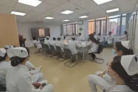 3D 打印 4 条“人工通道”，山西白求恩医院血管外科为复杂腹主动脉瘤患者“禁区拆弹”图片