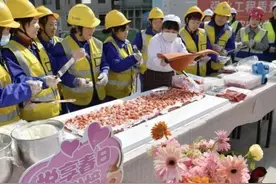 暖心老板送馒头，女员工过了一个意义非凡的三八妇女节图片