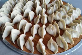 包酸菜馅饺子，放错调料不香有怪味，记得：2放2不放，别不当回事图片