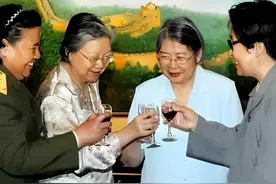 2006年，毛主席的“四个女儿”罕见合影，难得一见，场面令人落泪图片
