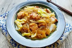 白菜猪肉炖粉条，很多人做错了，猪肉腥粉条硬，正确做法是这样图片