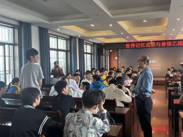 湖北省流动博物馆走进擂鼓墩初级中学开展历史文化教育