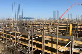 连霍高速改扩建工程吐峪沟服务区南区综合楼封顶图片