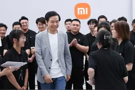 雷军分享大学经历：会焊电路板图片