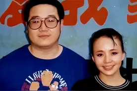 有一种“算计”叫英达与梁欢，结婚27年后，善恶报应终于应验了图片