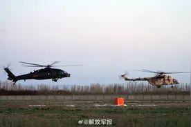 直击！多机型直升机跨昼夜飞行训练图片
