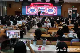 新疆500多名中小学教师暑期学“魔法”图片