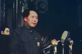 新中国诞生：毛主席宣告中国人站立起来图片