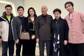 陈佩斯与妹妹一家同框，妹夫是赵云扮演者，外甥女高个子高颜值图片