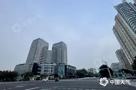 立秋未至秋，北京闷热伴雨行图片