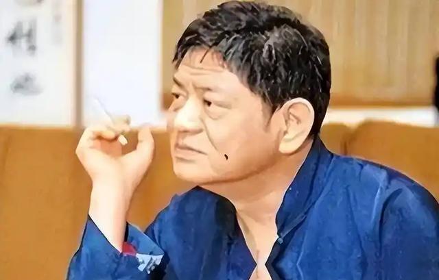 黄任中：我睡过100位女明星，9女同床纵欲无度，晚年欠债缠身孤死