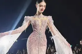 18岁俄罗斯美女模特，腰臀比逆天，这真的是18岁该有的身材吗？图片