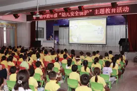 “军娃”保护 军地检察官在行动图片