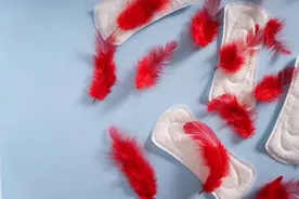 姚医生：女生月经 什么色正常？这几种颜色要警惕图片