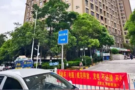 吓死！电梯从40楼“掉”到负4楼！亲历者：想逃，但挪不动图片