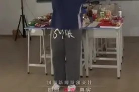 直拍高中生跳舞炸翻全场，强者从不抱怨环境图片