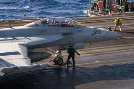 中东航母真空期，罗斯福号火速离开南海，外媒：解放军现身地中海图片